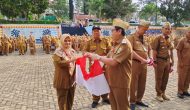 Sekda Tanggamus Pimpin Apel Pagi dan Pencanangan Gerakan Pembagian Bendera Merah Putih Tahun 2026