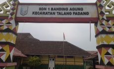 Permalink to Pengunaan Buku LKS di SDN 1 Banding Agung Disorot, Diduga Pihak Sekolah Main Mata Dengan Pihak Penyedia Buku Permalink to Pengunaan Buku LKS di SDN 1 Banding Agung Disorot, Diduga Pihak Sekolah Main Mata Dengan Pihak Penyedia Buku