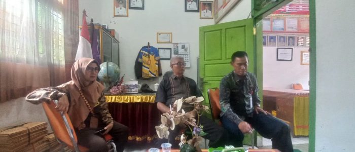 Buku LKS Berkeliaran Bebas di Sekolah, Distributor Beberkan ada Kerjasama dan Pihak Sekolah Terima Komisi DisDak dan Inspektorat Tanggamus di Minta Turun Buku LKS Berkeliaran Bebas di Sekolah, Distributor Beberkan ada Kerjasama dan Pihak Sekolah Terima Komisi DisDak dan Inspektorat Tanggamus di Minta Turun