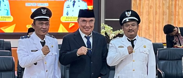Bupati Tanggamus Lantik Dua Pj Kepala Pekon, Tekankan Pelayanan Tanpa Pandang Bulu Bupati Tanggamus Lantik Dua Pj Kepala Pekon, Tekankan Pelayanan Tanpa Pandang Bulu