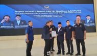 Permalink to Waketum Saan Mustopa Serahkan SK Pengurus DPW Nasdem Lampung ke Herman HN