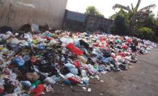 Permalink to Puluhan Warga Gg Haji Sawiri Kota Karang Raya Protes  Banyak Tumpukan Sampah, Sopir Truk : 1 Kecamatan Hanya 1 Armada