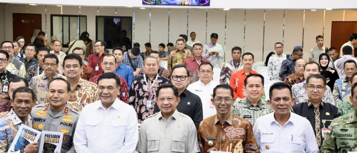 Mendagri Dorong Forkopimda Sumatera Solid Jaga Pertumbuhan Ekonomi dan Stabilitas Daerah Mendagri Dorong Forkopimda Sumatera Solid Jaga Pertumbuhan Ekonomi dan Stabilitas Daerah