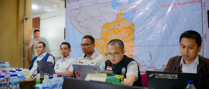 Gubernur Mirza Pastikan Penanganan Karhutla Berjalan Terpadu, Modifikasi Cuaca Diperkuat Water Bombing Gubernur Mirza Pastikan Penanganan Karhutla Berjalan Terpadu, Modifikasi Cuaca Diperkuat Water Bombing