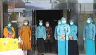 Permalink to Cegah Penyebaran Covid-19, Ketua TP.PKK Provinsi Riana Sari Arinal Bagikan Bantuan APD Di Jum’at Barokah