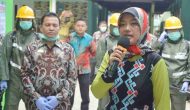 Permalink to Cegah Covid-19 di Sekolah, Wagub Nunik Pimpin Penyemprotan Disinfektan