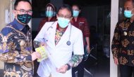 Permalink to Berikan FACE SHIELD Bupati Way Kanan H. Raden Adipati Surya SH MM Kunjungi Tiga Puskemas