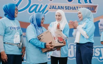 Permalink to Purnama Wulan Sari Mirza Lepas Peserta Jalan Sehat Lansia, Ajak Wujudkan Lansia Sehat dan Bahagia