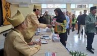 Permalink to Wali Kota Bandar Lampung Eva Dwiana Bersama Keluarga Nyoblos di TPS 005 