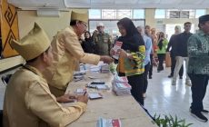 Permalink to Wali Kota Bandar Lampung Eva Dwiana Bersama Keluarga Nyoblos di TPS 005 