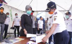 Permalink to Cegah Penyebaran Covid-19, Petugas di Posko Check Point Pelabuhan Bakauheni Periksa Kelengkapan Surat Calon Penumpang