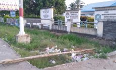 Permalink to Prihatin Sampah Berserakkan dan Bendera Merah Putih Lusuh Dibiarkan Berkibar